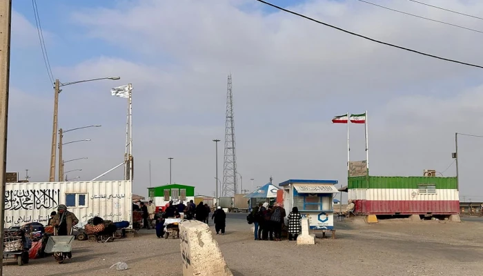 আফগানিস্তানে ইরানি পণ্যবাহী ট্রাকের অবাধ প্রবেশ: ভিসা ও রোড পাস তুলে দিল হিবাতুল্লাহ আখুন্দজাদা