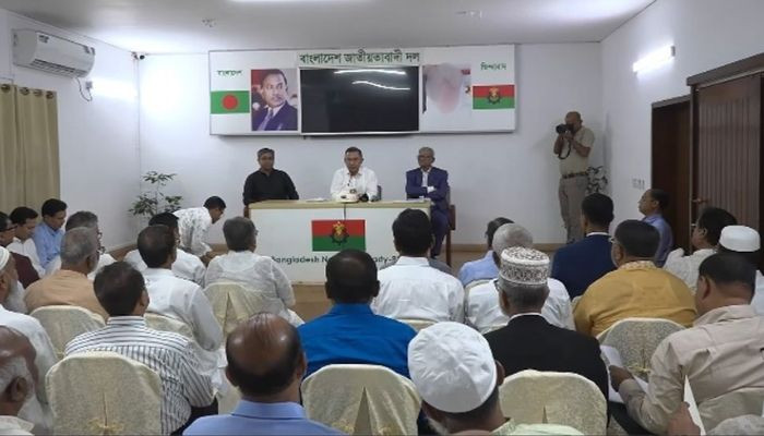 ৪২ জেলা পরিষদ প্রশাসকের সঙ্গে প্রধানমন্ত্রীর বৈঠক, মাঠপর্যায়ে কাজ জোরদারের নির্দেশ