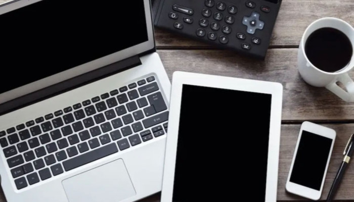 স্ক্রিনটাইম নিয়ন্ত্রণ: চোখ ও মনকে সুস্থ রাখার উপায়