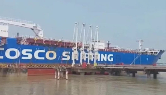 জ্বালানি সংকট কাটাতে সুখবর: মালয়েশিয়া থেকে ৩৪ হাজার টন ডিজেল নিয়ে চট্টগ্রাম বন্দরে নতুন জাহাজ