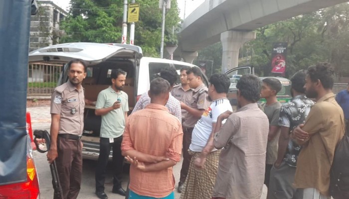 ঢাবিতে নিষিদ্ধ ছাত্রলীগের ঝটিকা মিছিল, আটক ২