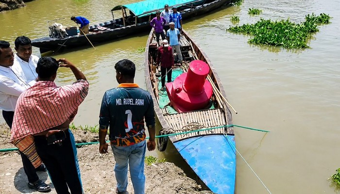 পাটুরিয়ায় কালবৈশাখীর তাণ্ডব: পদ্মায় ডুবল দুই ভুট্টাবাহী ট্রলার, দেড় ঘণ্টা বন্ধ ফেরি চলাচল