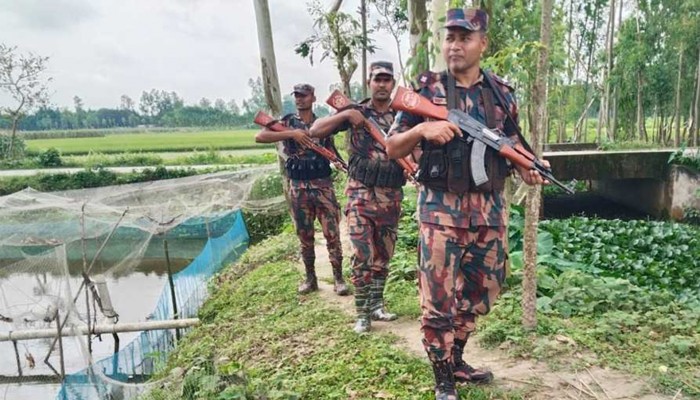 ঈদ সামনে রেখে লালমনিরহাট সীমান্তে বিজিবির কড়াকড়ি, জোরদার টহল ও নজরদারি