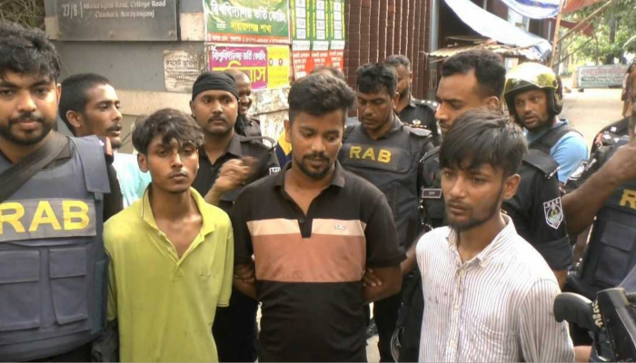নারায়ণগঞ্জে অস্ত্রসহ ৩ মাদক কারবারি গ্রেফতার, অভিযানের পর আস্তানায় আগুন