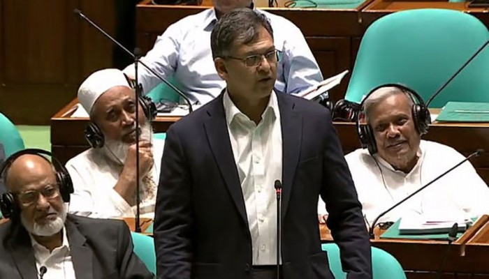 এস আলমের গাড়িতে চড়া নিয়ে সংসদে ব্যাখ্যা দিলেন স্বরাষ্ট্রমন্ত্রী