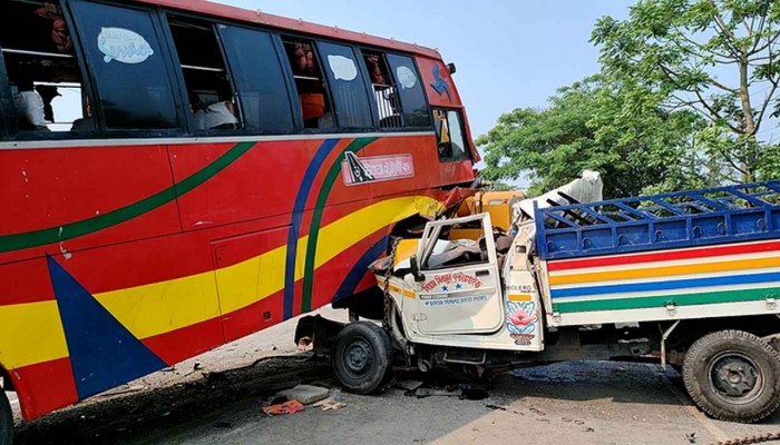 সড়ক দুর্ঘটনায় ক্ষতিগ্রস্ত ৫ হাজারের বেশি পরিবারকে ২১৩ কোটি টাকার অনুদান
