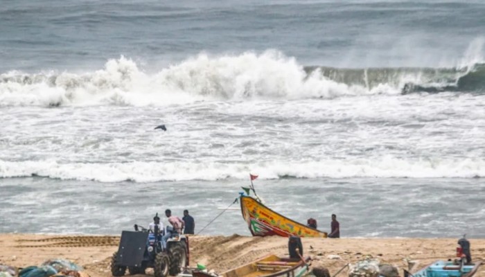 ৮ জেলায় ঝড়-বজ্রবৃষ্টির সতর্কতা, নদীবন্দরে ১ নম্বর সংকেত জারি