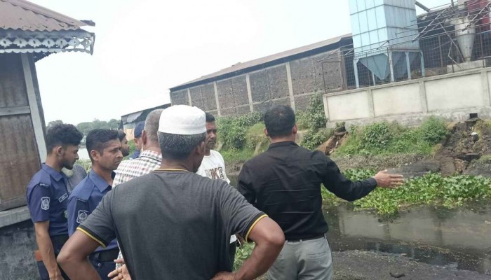 খাল দূষণের দায়ে চাঁদপুরে তিন রাইস মিলকে ১.৬০ লাখ টাকা জরিমানা
